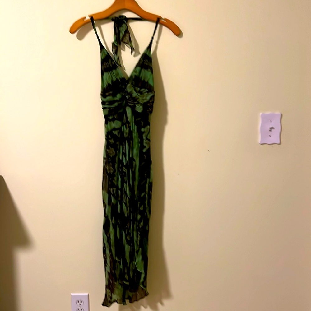 Vintage silk BCBG the die form flattering